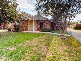 Foreclosed Home - 14429 WHISPERING OAKS DR, 70737