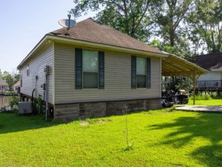 Foreclosed Home - 21260 DIVERSION CANAL RD, 70774