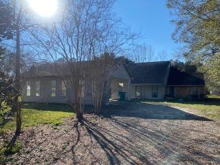 Foreclosed Home - 30051 PEAK LN, 70785