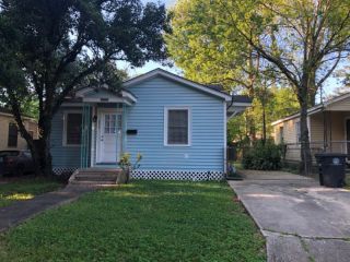 Foreclosed Home - 852 W GARFIELD ST, 70802