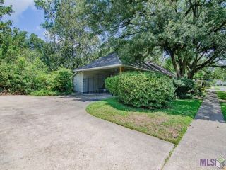 Foreclosed Home - 3856 S LAKESHORE DR, 70808