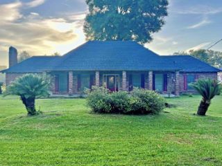 Foreclosed Home - 10406 FOSTER RD, 70811