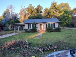 Foreclosed Home - 900 N 4TH ST, 71654