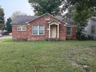 Foreclosed Home - 1324 LINDEN AVE, 71854