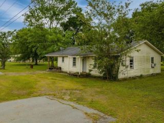 Foreclosed Home - 566 HIGHWAY 64 E, 72032