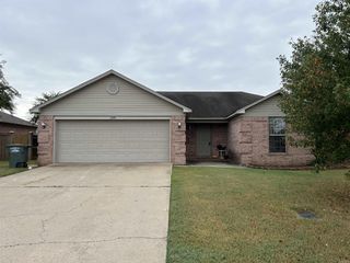 Foreclosed Home - 2845 YORK LN, 72034