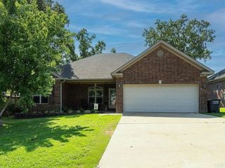 Foreclosed Home - 2008 AIRBORN DR, 72076