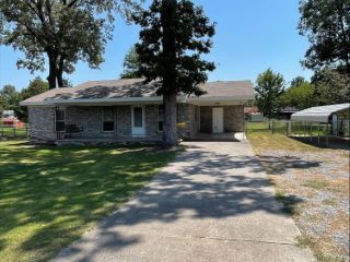 Foreclosed Home - 3913 N 1ST ST, 72076