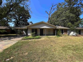 Foreclosed Home - 1000 TOWERING OAKS DR, 72076