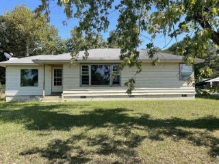 Foreclosed Home - 601 W WILBUR MILLS AVE, 72082