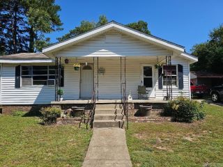 Foreclosed Home - 430 W MILL ST, 72104