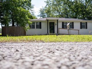 Foreclosed Home - 3 CENTER RD, 72106
