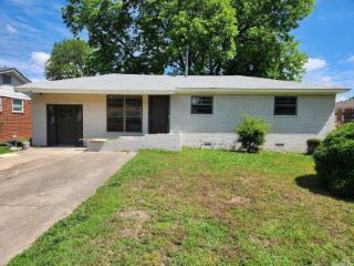 Foreclosed Home - 5225 S WOODLAND DR, 72117