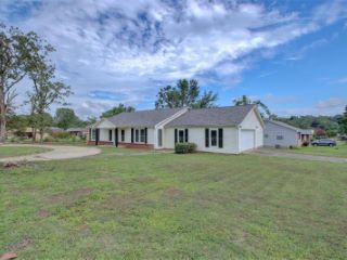Foreclosed Home - 1418 E LEE AVE, 72120