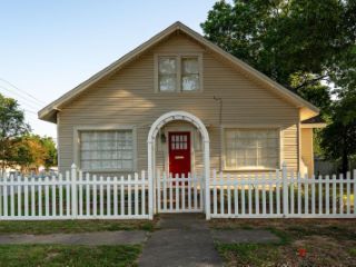 Foreclosed Home - 701 W CENTER AVE, 72143