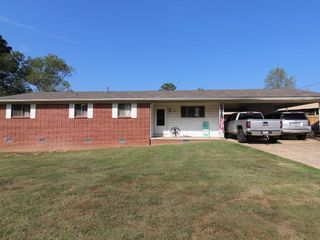 Foreclosed Home - 1010 W CENTER ST, 72150