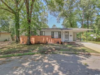 Foreclosed Home - 5600 WINDAMERE DR, 72209