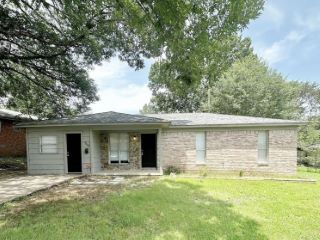 Foreclosed Home - 4806 GREENFIELD DR, 72209
