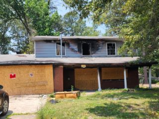 Foreclosed Home - 8406 DREHER LN, 72209