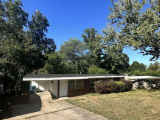 Foreclosed Home - 10 GREENWAY DR, 72209