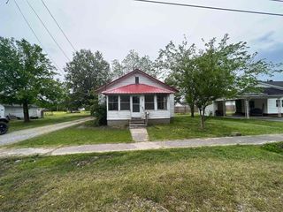 Foreclosed Home - 508 E 4TH ST, 72461