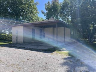 Foreclosed Home - 2099 HIGHWAY 126 N, 72635