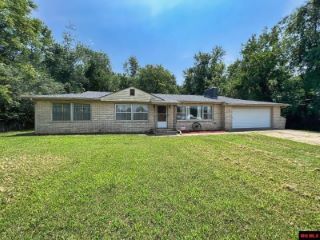 Foreclosed Home - 1160 E 9TH ST, 72653