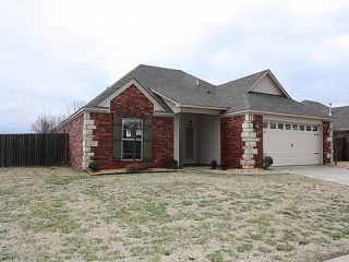 Foreclosed Home - 2533 N TRAFALGER DR, 72704
