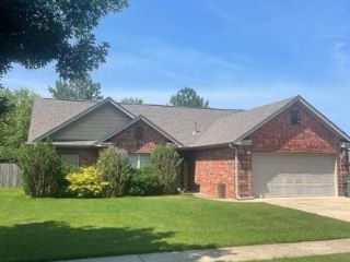 Foreclosed Home - 4086 W CHANTILLY DR, 72704