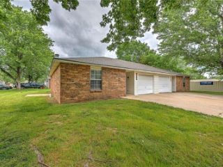 Foreclosed Home - 4618 W PATRICK ST, 72704