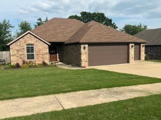 Foreclosed Home - 2964 N CASSIUS LN, 72704