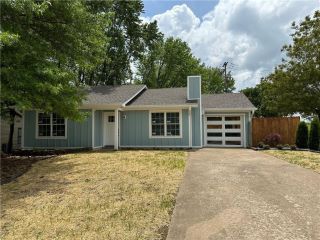 Foreclosed Home - 415 W SWALLOW CIR, 72704