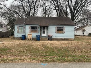 Foreclosed Home - 605 SE C ST, 72712