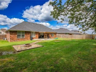 Foreclosed Home - 1701 SWEETBRIAR WAY, 72719