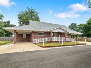 Foreclosed Home - 590 W PICKENS RD, 72751