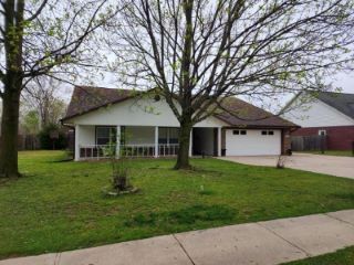 Foreclosed Home - 1604 S 15TH PL, 72758