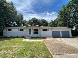 Foreclosed Home - 1514 W PINE ST, 72758