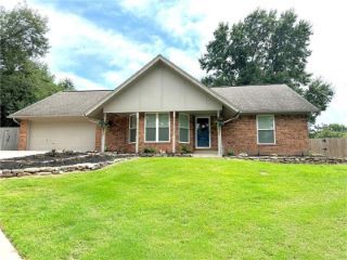 Foreclosed Home - 2612 W CHATEAU DR, 72758