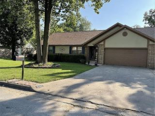 Foreclosed Home - 836 S CHATEAU DR, 72758