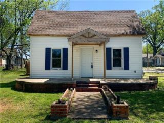 Foreclosed Home - 725 S MADISON ST, 72761