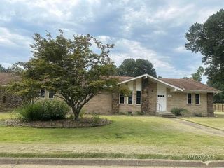 Foreclosed Home - 1701 W 3RD CT, 72801