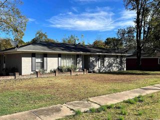 Foreclosed Home - 311 N 3RD ST, 72855