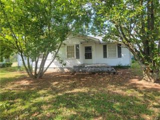 Foreclosed Home - 2109 W WALNUT ST, 72855