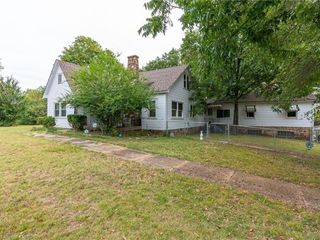 Foreclosed Home - 910 N BROADWAY AVE, 72927