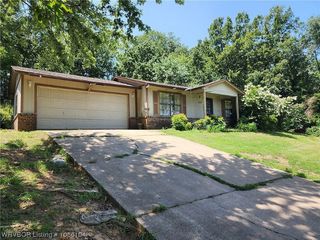 Foreclosed Home - 413 W HOUSTON ST, 72936