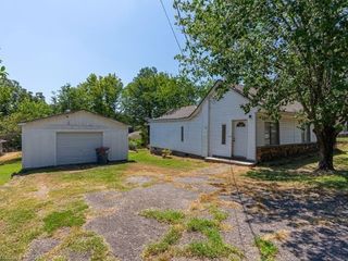Foreclosed Home - 211 W HOUSTON ST, 72936