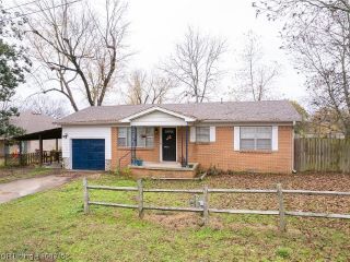 Foreclosed Home - 419 W DOGWOOD ST, 72936