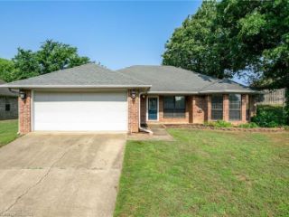 Foreclosed Home - 1611 AMBLE ON LN, 72956