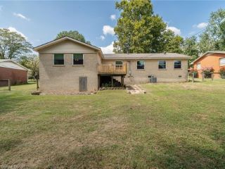 Foreclosed Home - 804 N 8TH ST, 72956