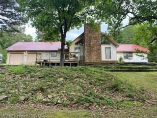 Foreclosed Home - 743 W 13TH ST, 72958